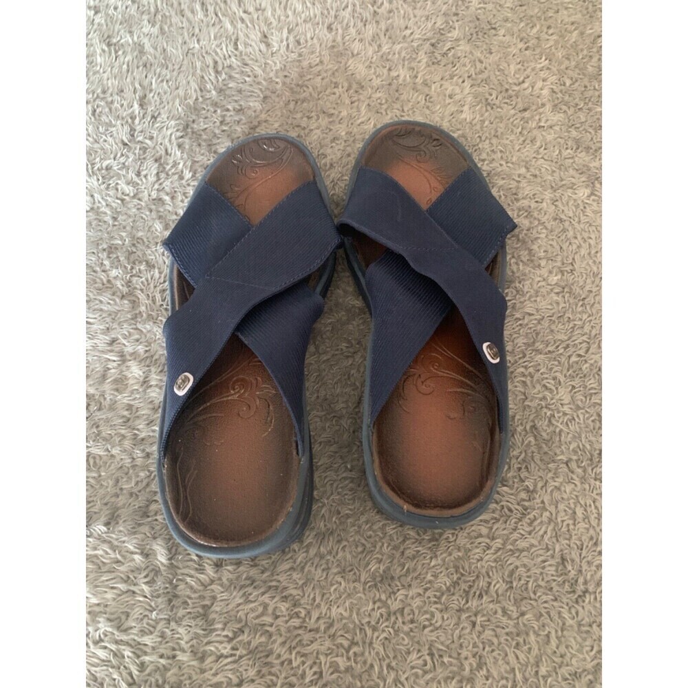 Bzees Women's 2" Wedge Sandals Size 8 Navy Blue